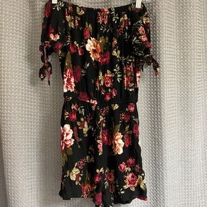 Off the shoulder floral romper